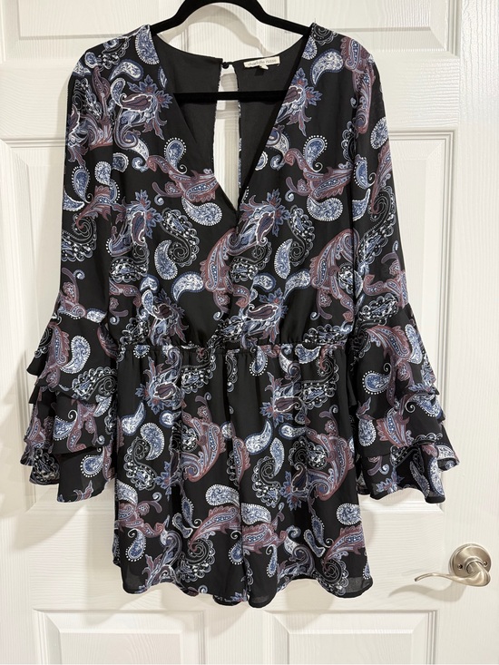 Charlotte Russe Other - Charlotte Russe Women’s Black Paisley V-Neck Ruffled Sleeve Romper